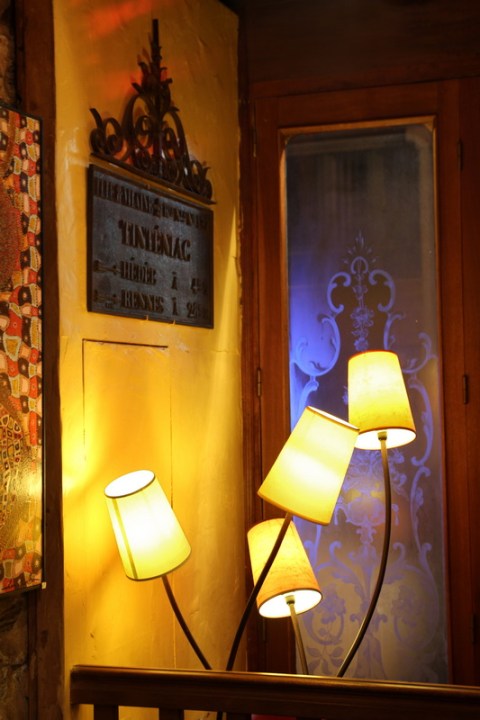 Dans un café de Rennes.