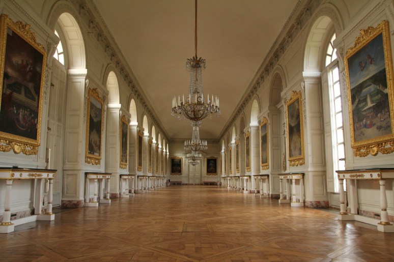 Domaine du Château de Versailles. Le Grand Trianon, la galerie des Cotelle.