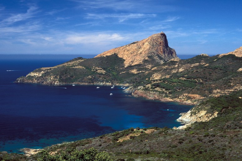 Corse, Piana, le Capo Rosso, la Cala di Palu et la tour de Turghio.