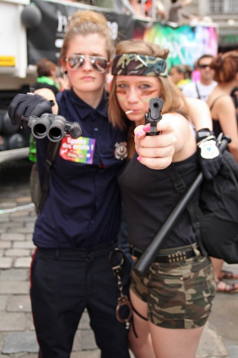 Haut les mains ! (Marche LGBT 2013 de Rennes)