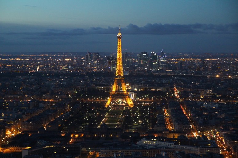 Paris. Vue sur la Tour Eiffel depuis la terrasse panoramique (59ème étage) de la Tour Montparnasse.