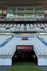 Stade de France (Saint-Denis). Le couloir d&rsquo;accès à la&nbsp;pelouse.