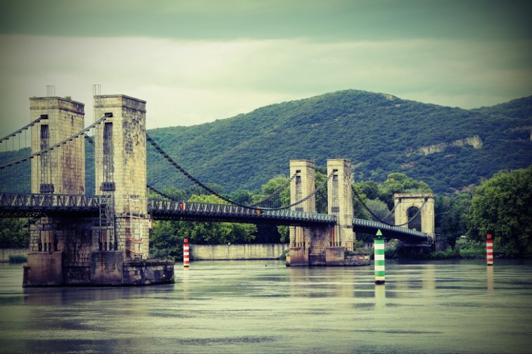 Donzère (France, Drôme). Le pont de Robinet sur le Rhône.