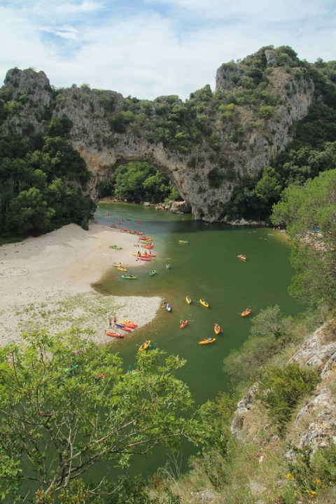 L'Ardèche et le Pont d'Arc, à Vallon-Pont-d'Arc.