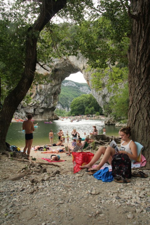 L'Ardèche et le Pont d'Arc, à Vallon-Pont-d'Arc.