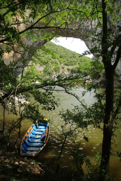 L'Ardèche et le Pont d'Arc, à Vallon-Pont-d'Arc.