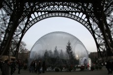 Paris – Sous la Tour Eiffel