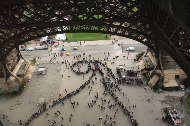 Paris - Les files d'attente vues depuis le 1er étage de la Tour Eiffel