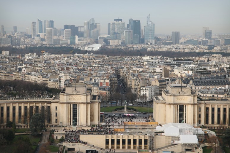 Paris - Vue sur le Trocadéro et la Défense depuis le 2ème étage de la Tour Eiffel.