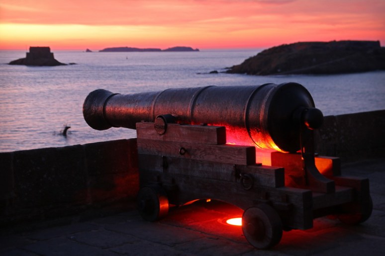 Saint-Malo. Canon sur les remparts.