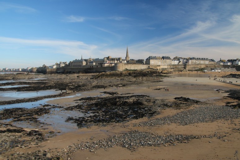 Saint-Malo intra-muros vu depuis l'île du Grand-Bé