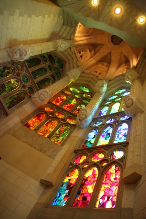 Vitraux dans la Sagrada Familia (Barcelone, Espagne)