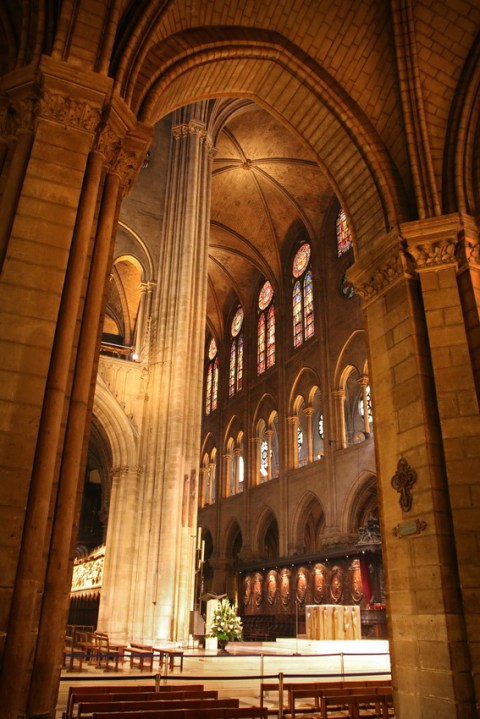 Dans la cathédrale Notre-Dame de Paris.