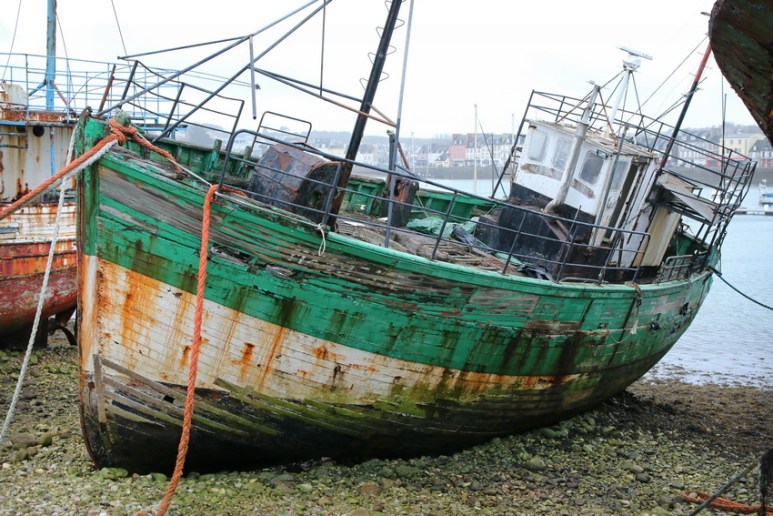 Camaret-sur-Mer (Finistère), épaves échouées sur le Sillon