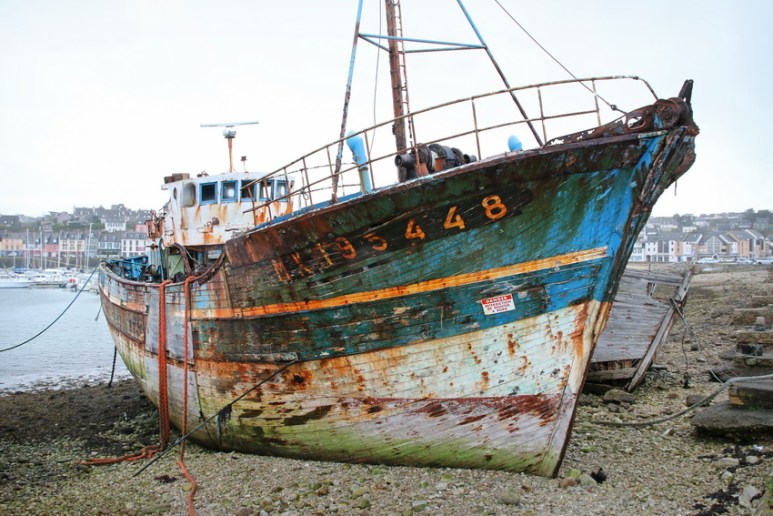 Camaret-sur-Mer (Finistère), épaves échouées sur le Sillon