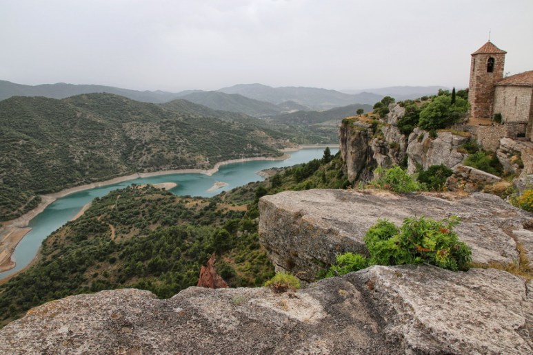 Siurana de Prades (Espagne, Catalogne). Vue sur le rio et le barrage de Siurana.