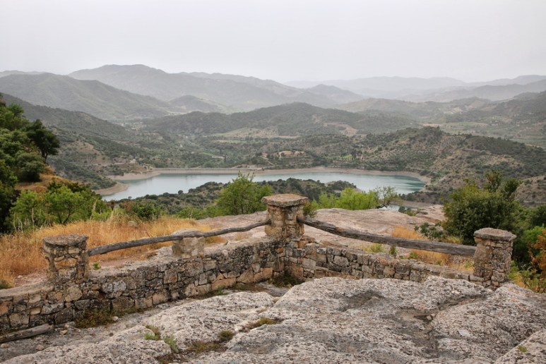 Siurana de Prades (Espagne, Catalogne). Vue sur le barrage de Siurana.