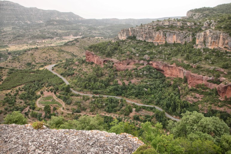 Siurana de Prades (Espagne, Catalogne). La route pour monter au village.