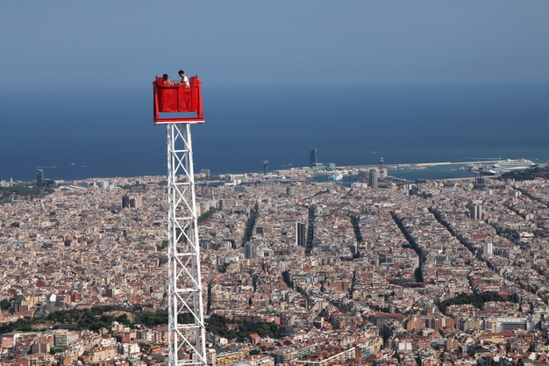 Vue sur Barcelone depuis la mi-hauteur de l'église Sagrat Cor du Tibidabo.