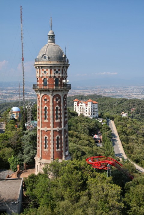 Vue depuis la mi-hauteur de l'église Sagrat Cor du Tibidabo (Barcelone).