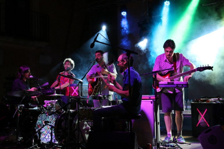 "El Petit de Cal Eril" en concert à Altafulla (Espagne).