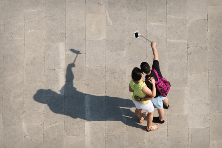 Selfie sur le site du Tibidabo, à Barcelone (Espagne).
