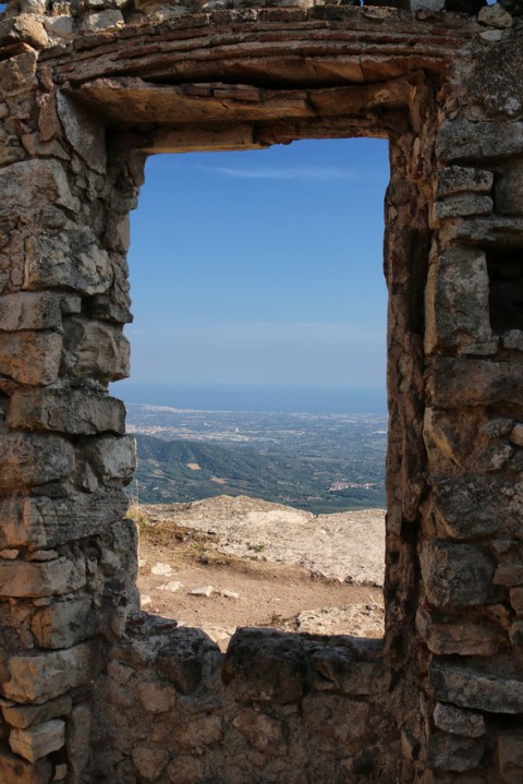 Le village abandonné et en ruine de La Mussara (Catalogne, Espagne).