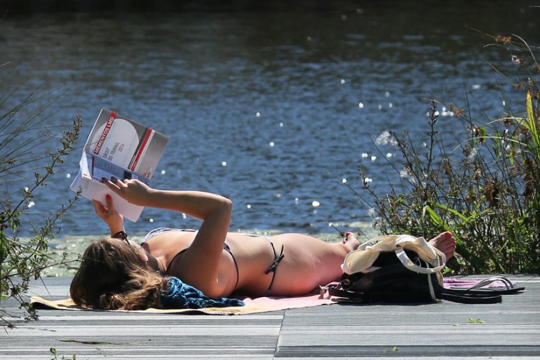 Comment réviser son "Droit du travail" au Jardin de la Confluence (Rennes, août 2016).