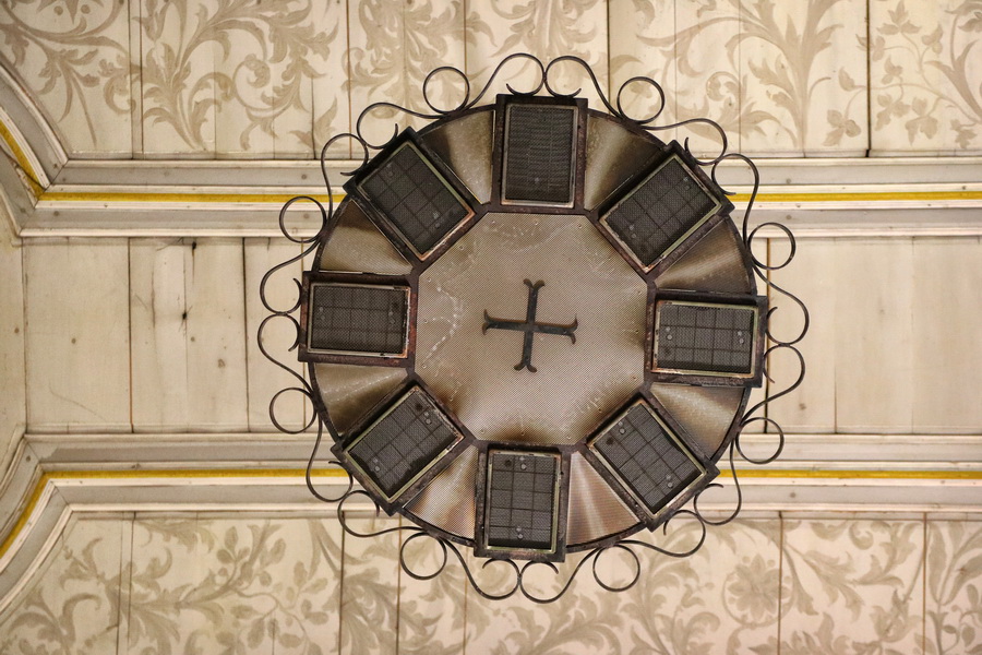 Fleur au plafond (Église Saint-Maffre, à Bruniquel - Tarn-et-Garonne).
