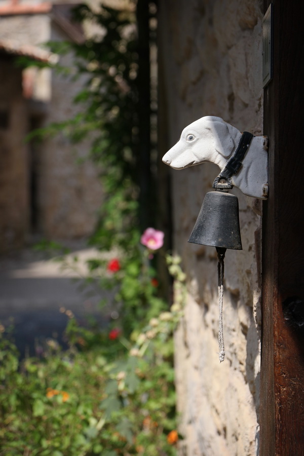 Clochien à Puycelsi (Tarn).