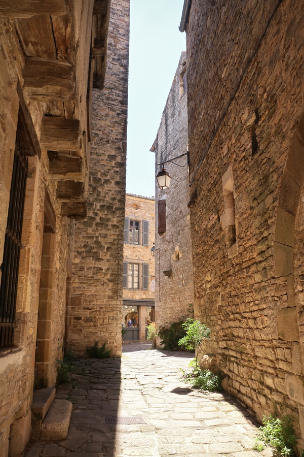 Cordes-sur-Ciel (Tarn). Rue de la Bride - 31/07/2022