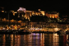 Monaco (quartier de la Condamine). Le Palais Princier vu depuis le port Hercule.
