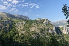 Le village perché de Gourdon, dans les Alpes-Maritimes (France).