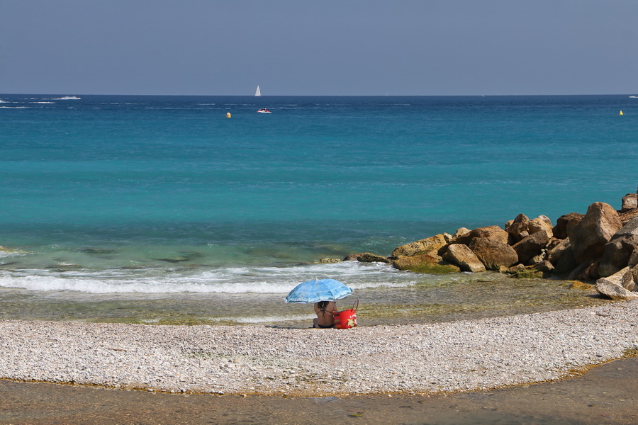 Tranquille à la plage (Villeneuve-Loubet, 16/07/2023).