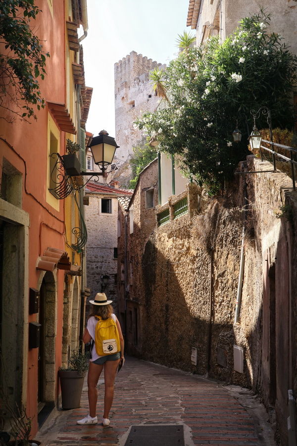 Le chapeau et le château (Roquebrune-Cap-Martin, 27/07/2023).