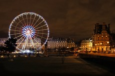 Paris - Le Jardin des Tuileries et la Fête foraine des Tuileries.