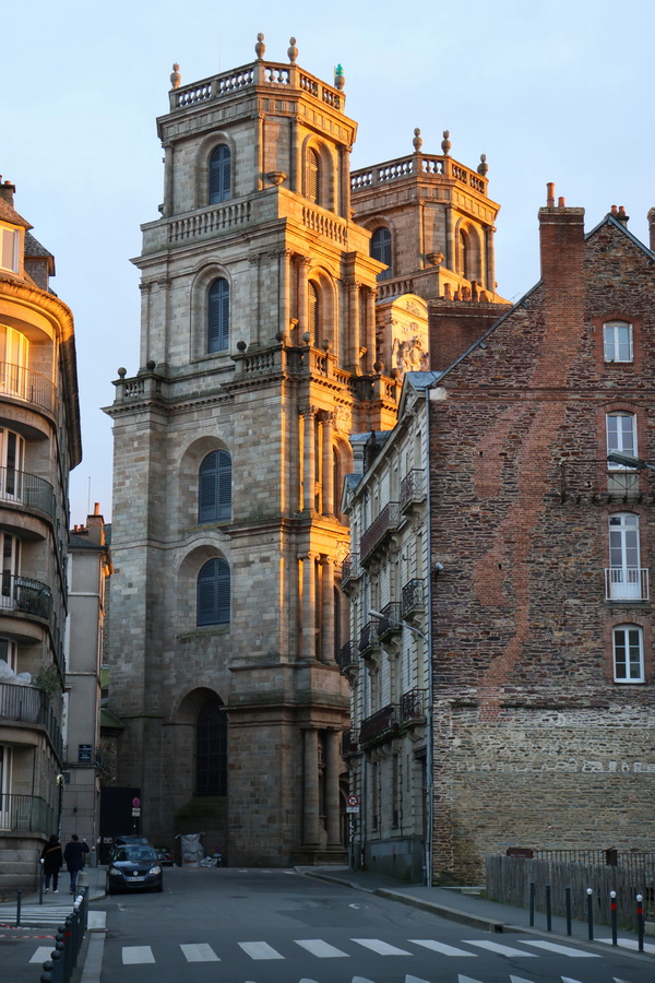 Rennes (Ille-et-Vilaine). La cathédrale Saint-Pierre dans la lumière hivernale.