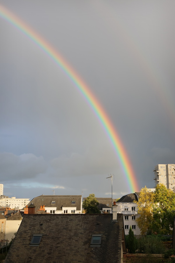 Arc-en-ciel sur la ville - Avril 2024