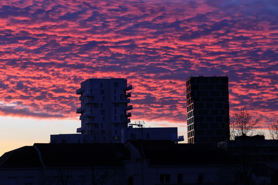 L'aube rouge - Mars 2024