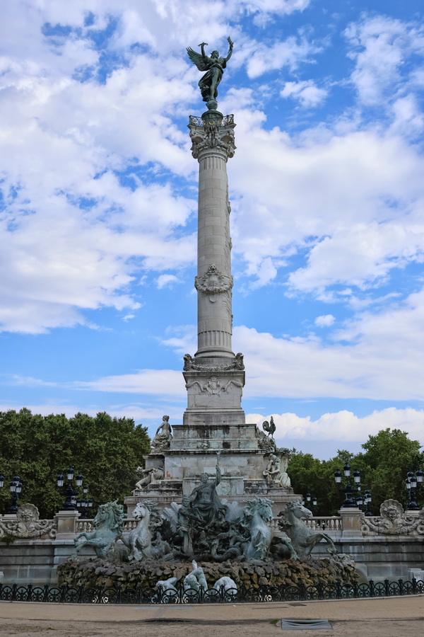 Bordeaux (Gironde). Le Monument aux Girondins sur la place des Quinconces.