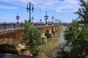 Bordeaux (Gironde). Le Pont de Pierre sur la Garonne.