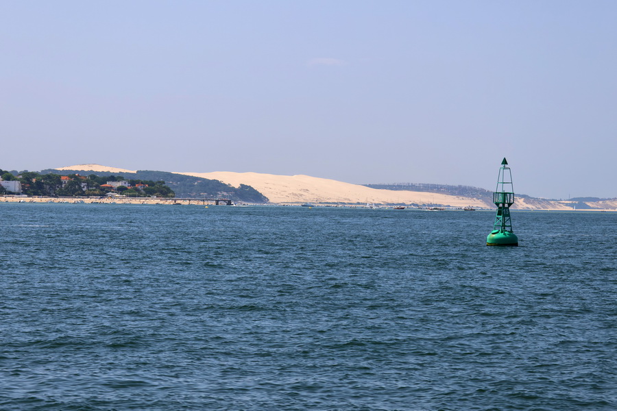 La Dune du Pilat vue depuis la mer.