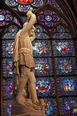 Dans la cathédrale Notre-Dame de Paris.