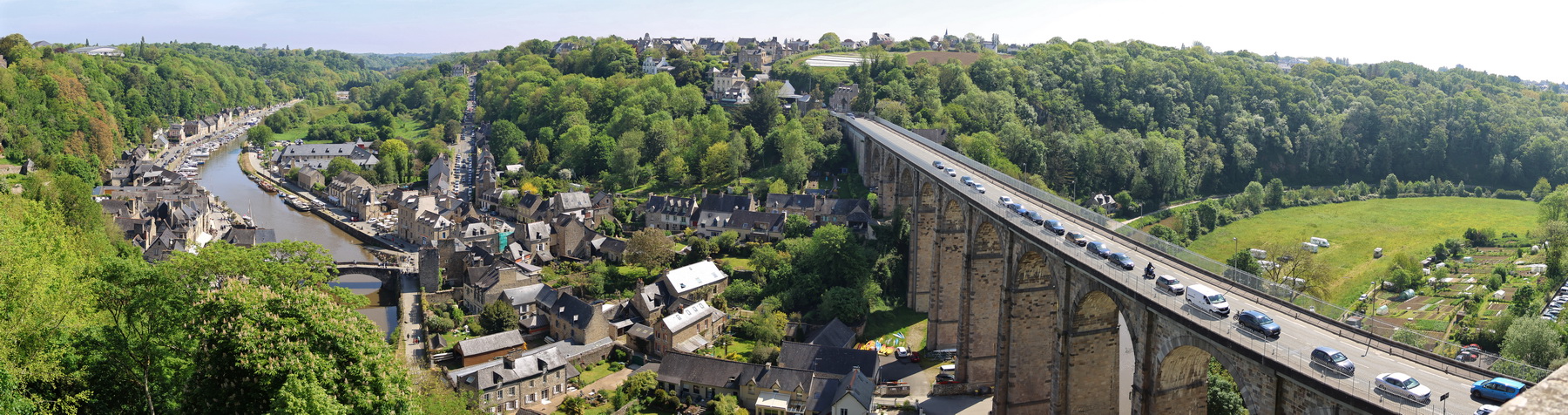Le viaduc de Dinan sur la Rance (Côtes-d'Armor).