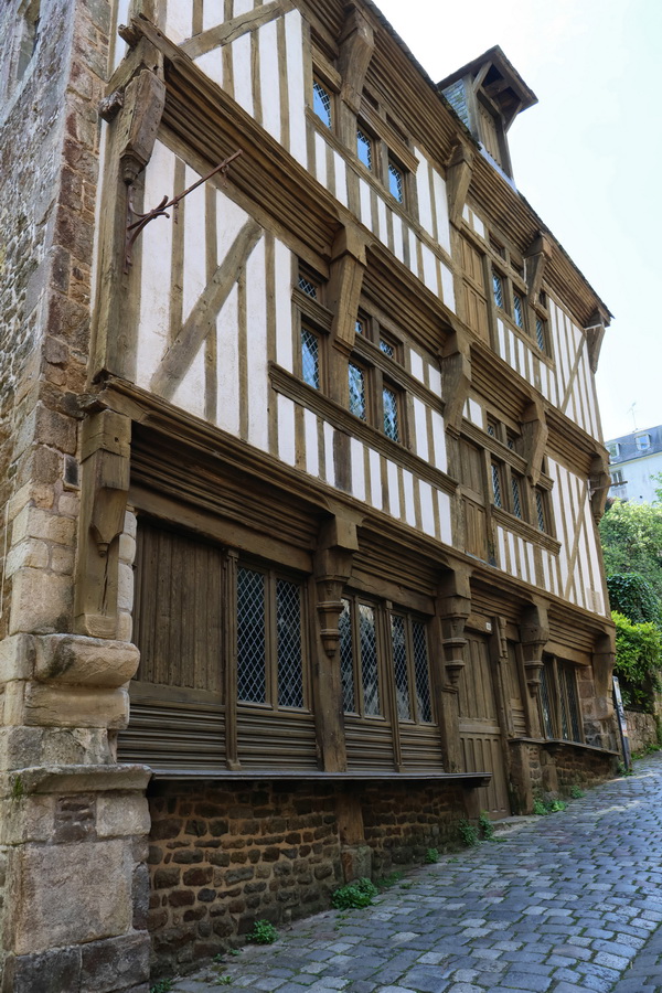 Dinan (Côtes-d'Armor). La Maison du Gouverneur, dans la rue du Petit Fort.