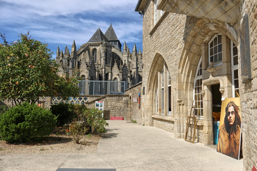 Dinan (Côtes-d'Armor). L'église Saint-Malo vue depuis le couvent des Cordeliers.