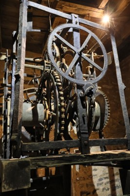 Dinan (Côtes-d'Armor). Mécanisme d'horloge de 1498 dans la Tour de l'Horloge.