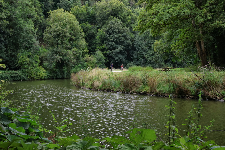 Dinan (Côtes-d'Armor). La Rance entre le port de Dinan et Léhon.