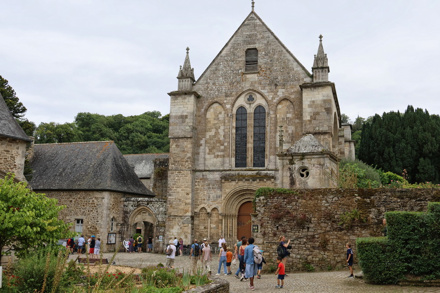 Dinan (Côtes-d'Armor). L'abbaye de Léhon.