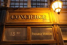 Paris. Conciergerie du Passage Verdeau (6 Rue de la Grange Batelière).